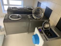 Постирочный цех оборудован стиральными машинами - 3 шт., сушильными машинами- 2 шт.